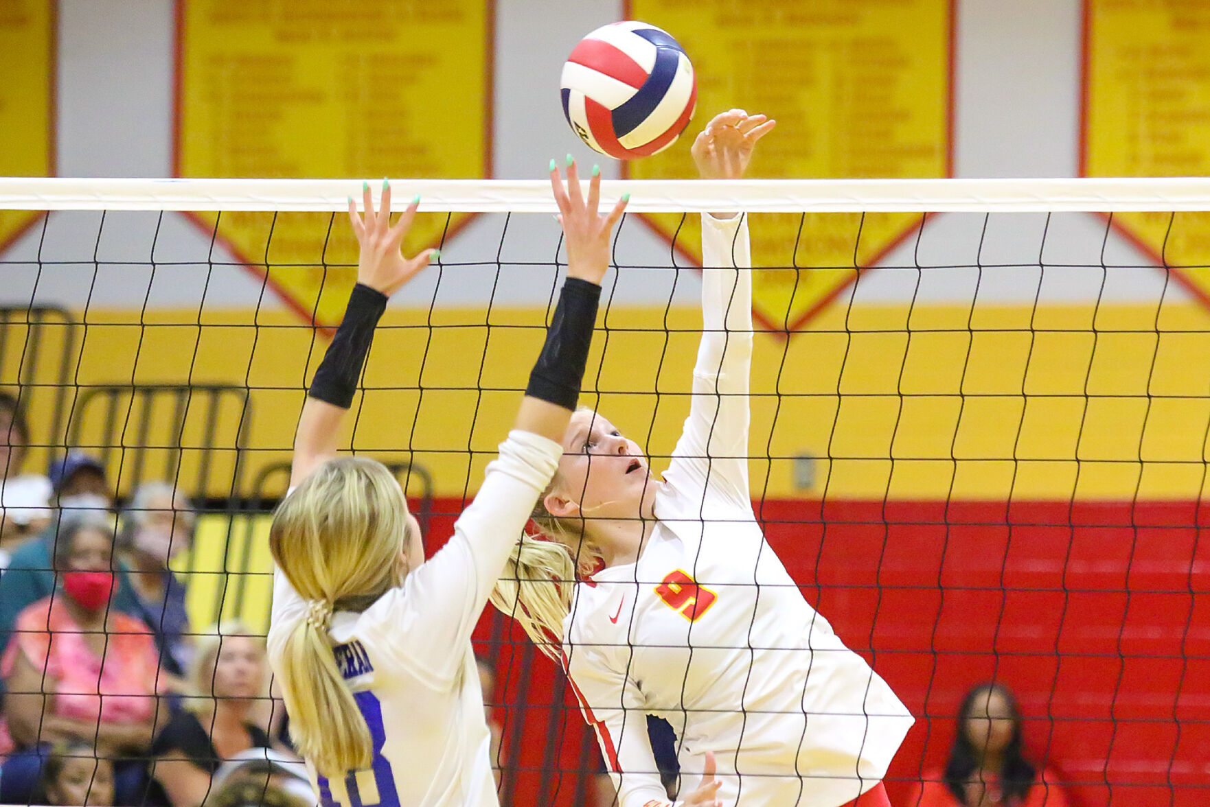 Incarnate Word vs. Lutheran St. Charles girls volleyball